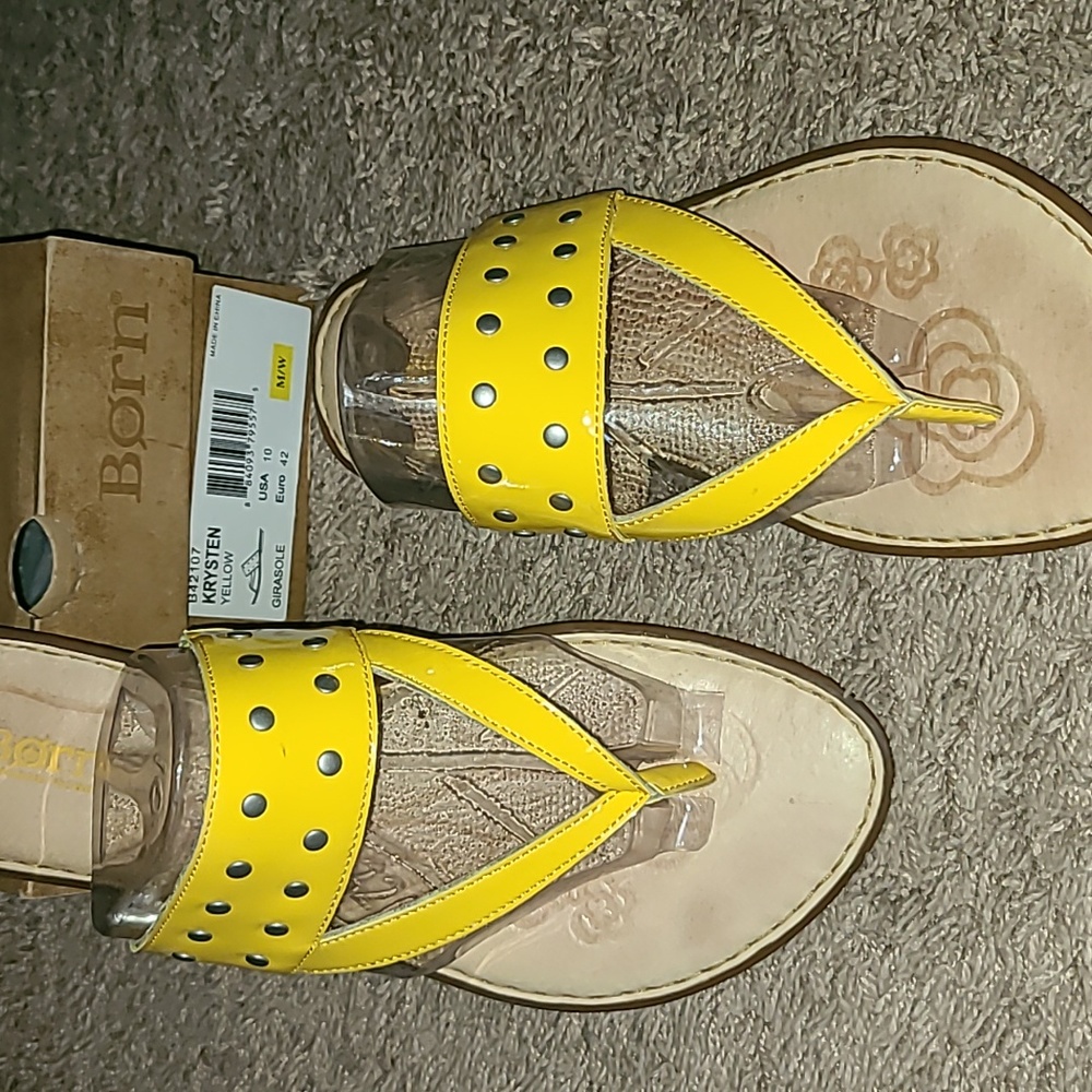 Born studded thong yellow sandals. Size 10 - Picture 5 of 5